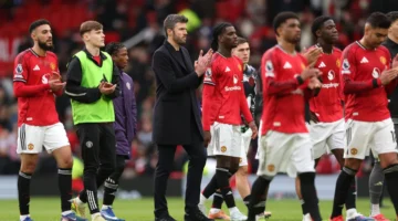 لاعبو مانشستر يونايتد يقدمون مبررات جديدة لدعم موقف المدرب مايكل كاريك الحالي